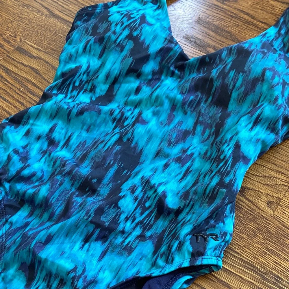 TYR Women’s‎ Teal Black One-Piece Competition Swimsuit XSmall  Medium Athlete